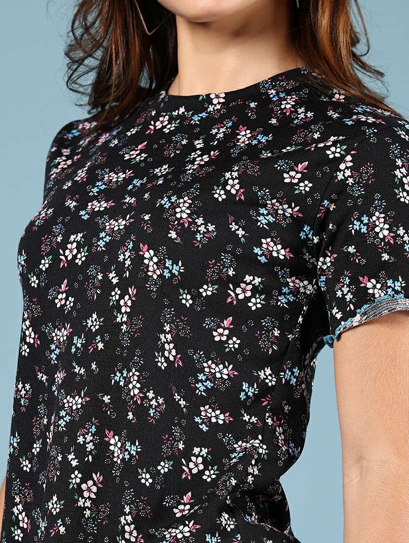 women all over print short sleeve t-shirt - 21874418 -  Standard Image - 5