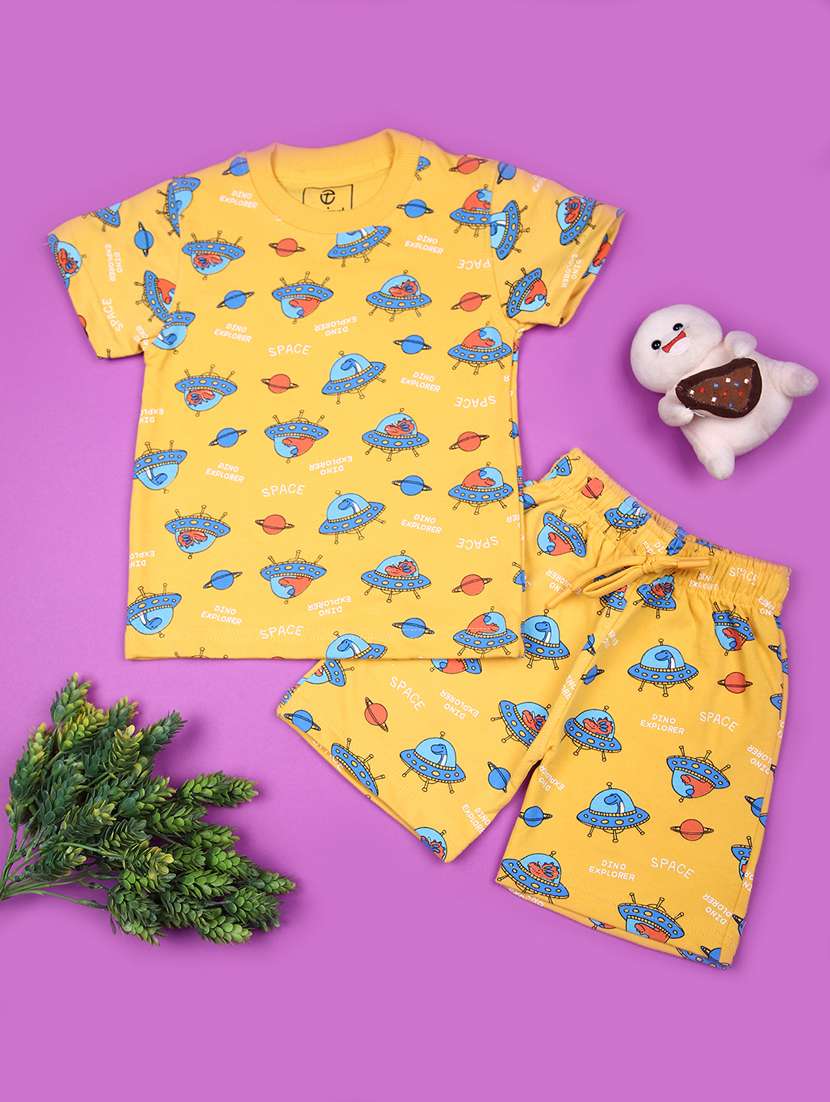 boys printed t-shirt & shorts co-ords set