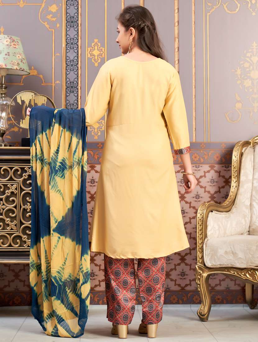girls three quarter sleeve kurta pant with dupatta set - 21874823 - Standard Image - 3