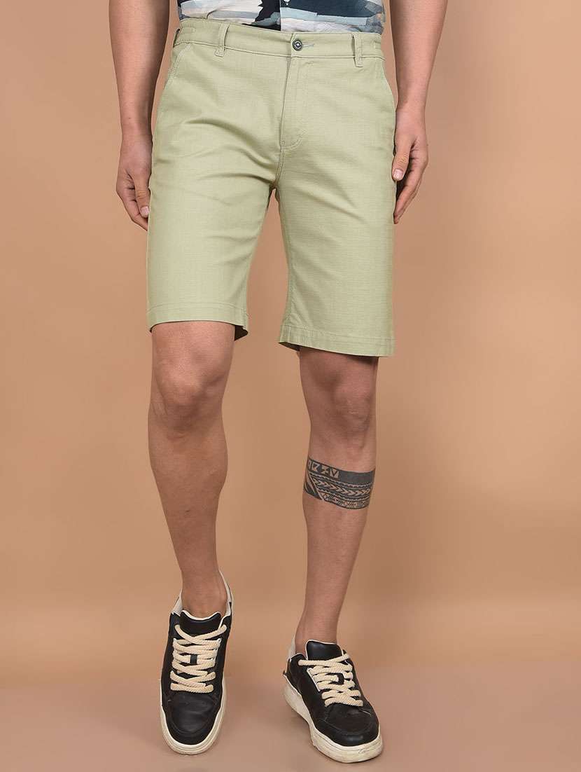 men neo mint solid mid rise slim fit short