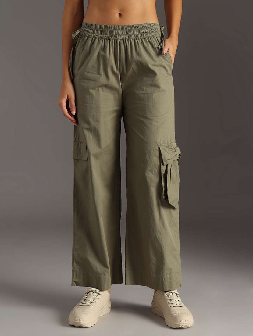 women solid mid rise cargo