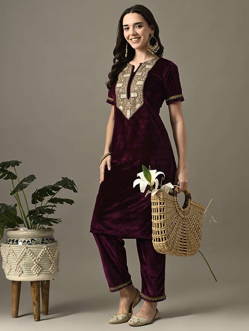 women lace detailed kurta and pant set