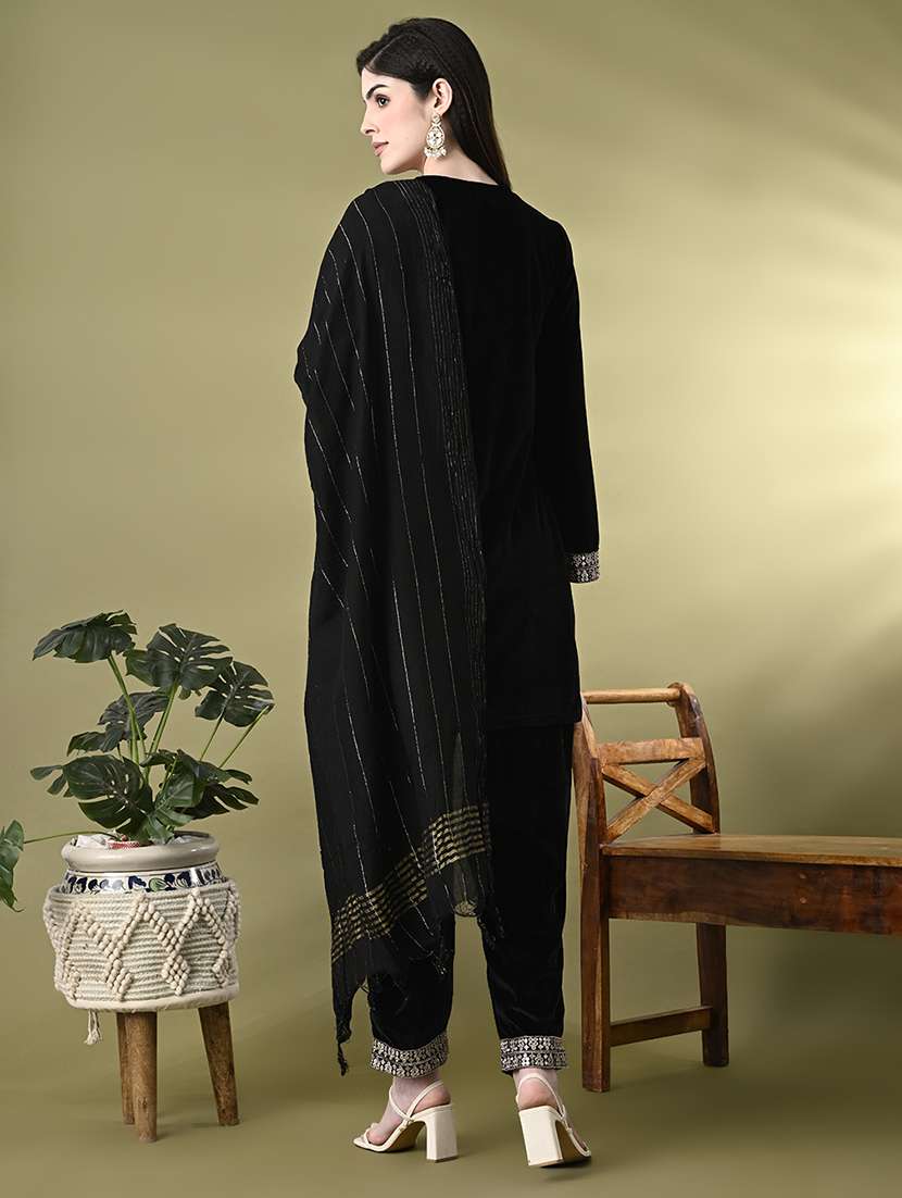 women lace detailed kurta pant with dupatta  - 21899137 -  Standard Image - 3