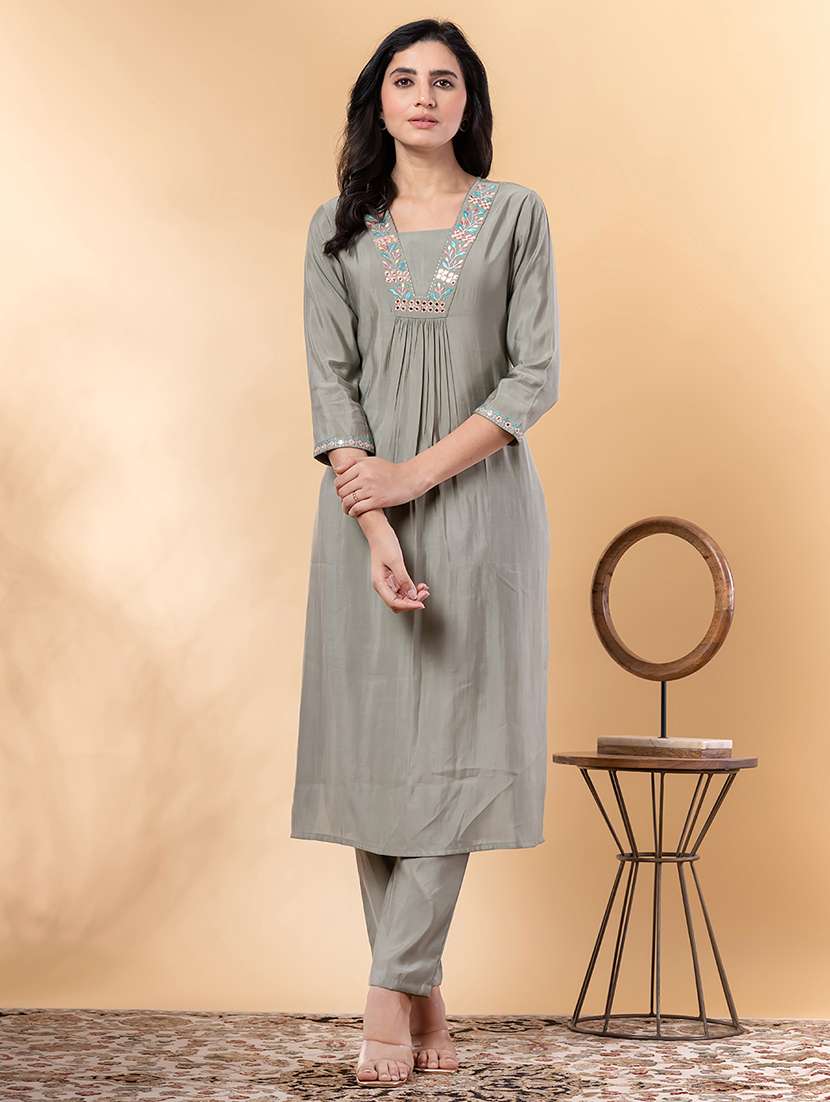 women three quarter sleeve kurta pant set