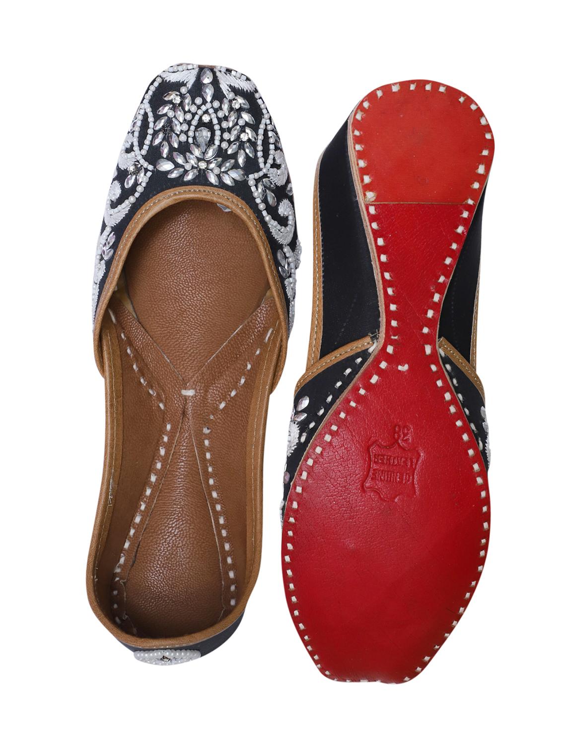 women handmade embroidered punjabi jutti - 21904339 - Standard Image - 3