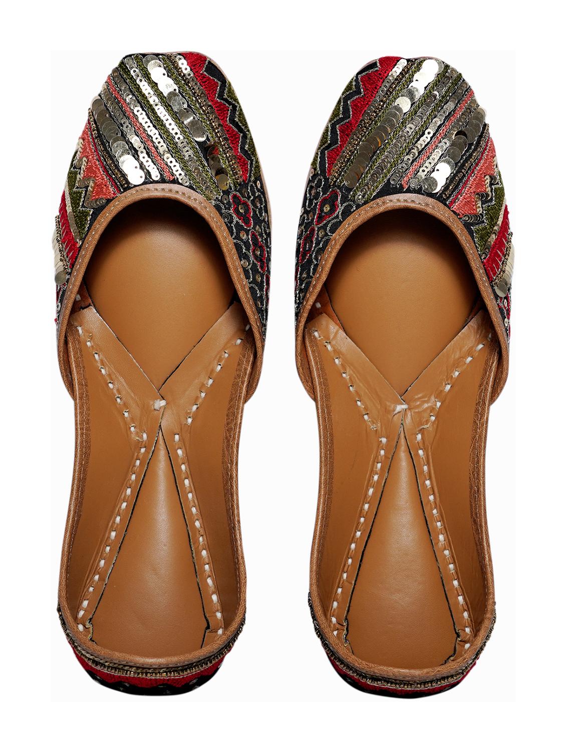 women handmade embroidered punjabi jutti - 21904376 - Standard Image - 3