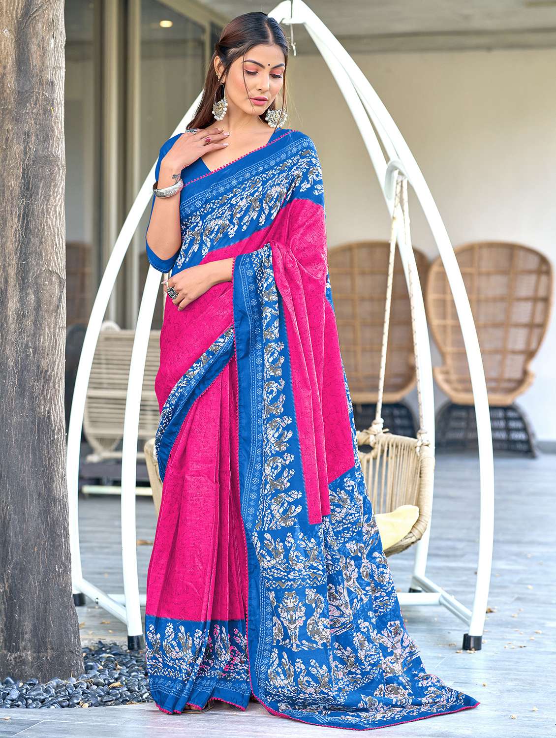 women printed casual wear saree with blouse - 21905316 - Zoom Image - 0