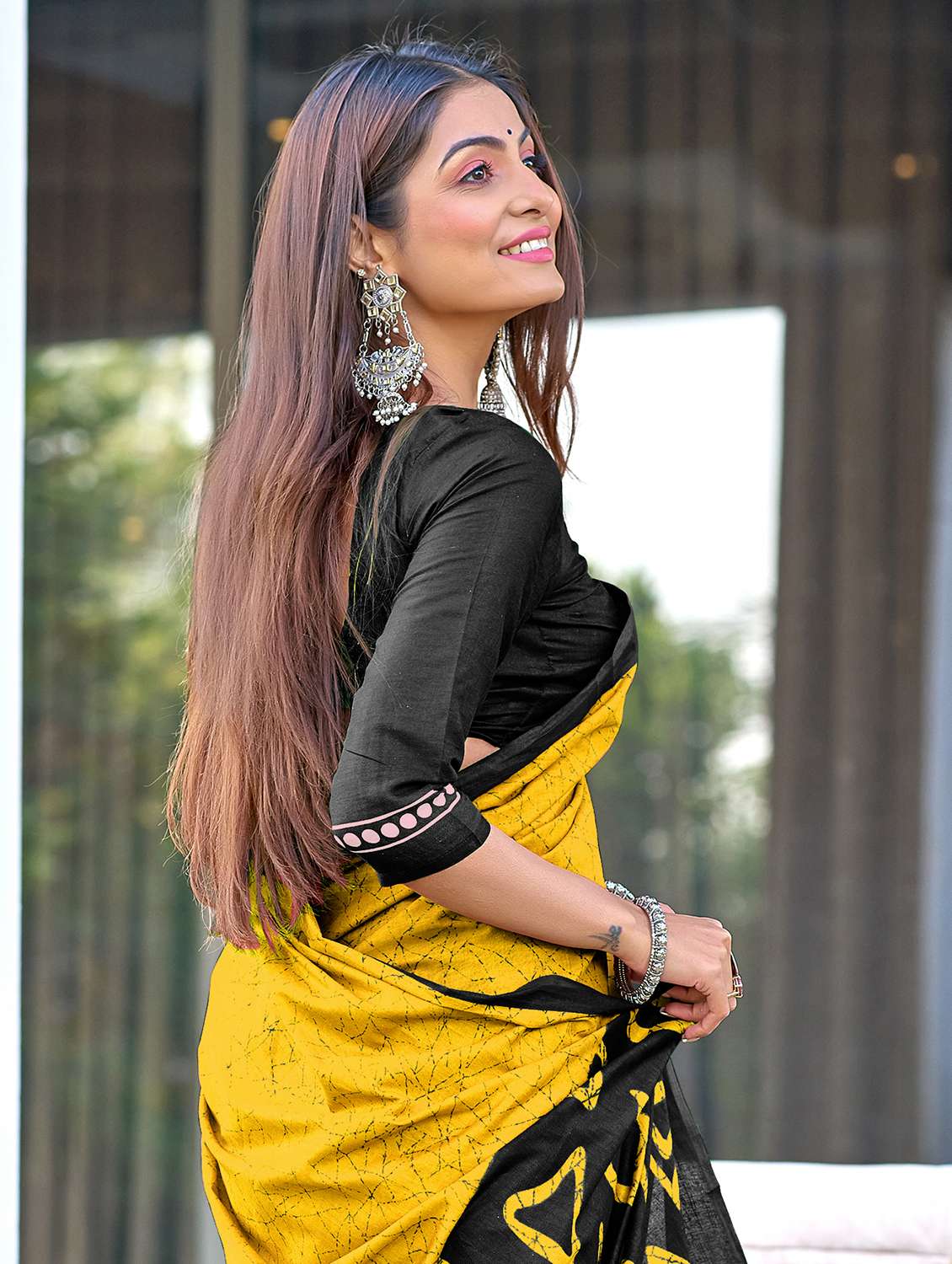 women printed casual wear saree with blouse - 21905332 - Standard Image - 3
