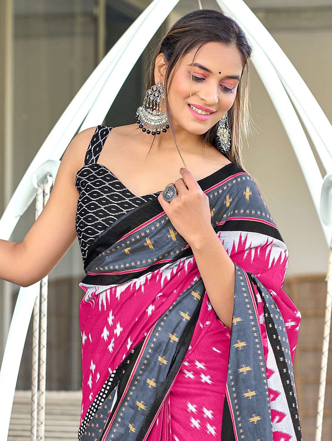 women printed casual wear saree with blouse - 21905342 - Standard Image - 3