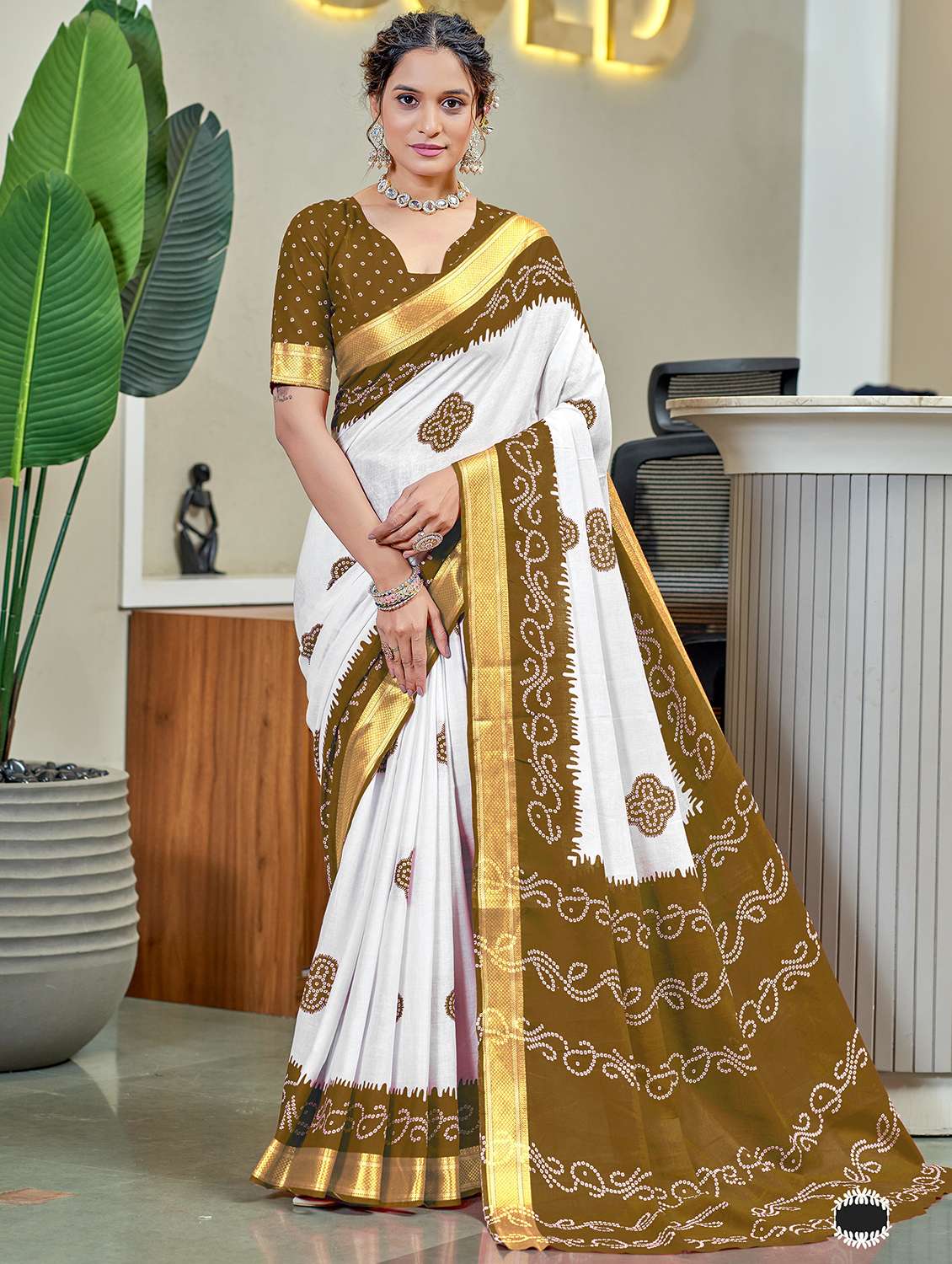 women bandhani printed casual wear saree with blouse - 21905361 -  Zoom Image - 0