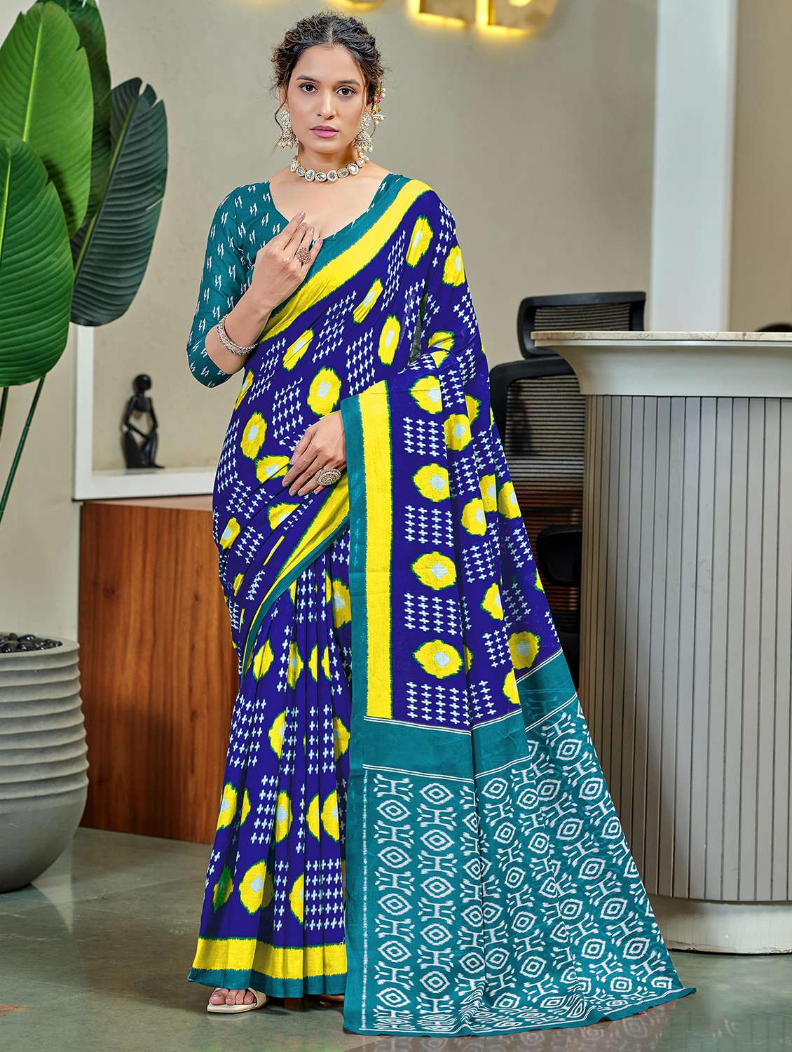 women ikat printed casual wear saree with blouse - 21905369 - Zoom Image - 0