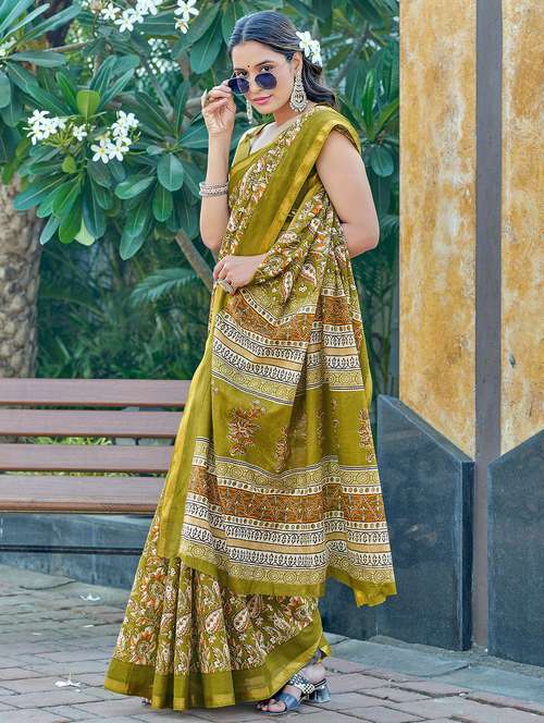 women printed casual wear saree with blouse - 21905378 -  Standard Image - 0