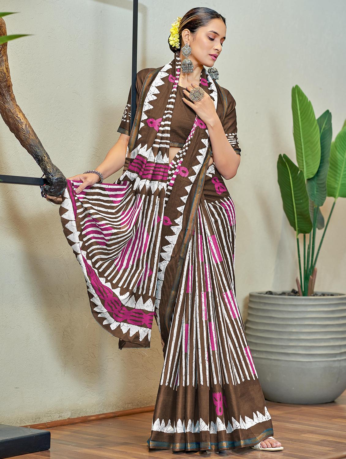 women printed casual wear saree with blouse - 21905382 - Zoom Image - 0
