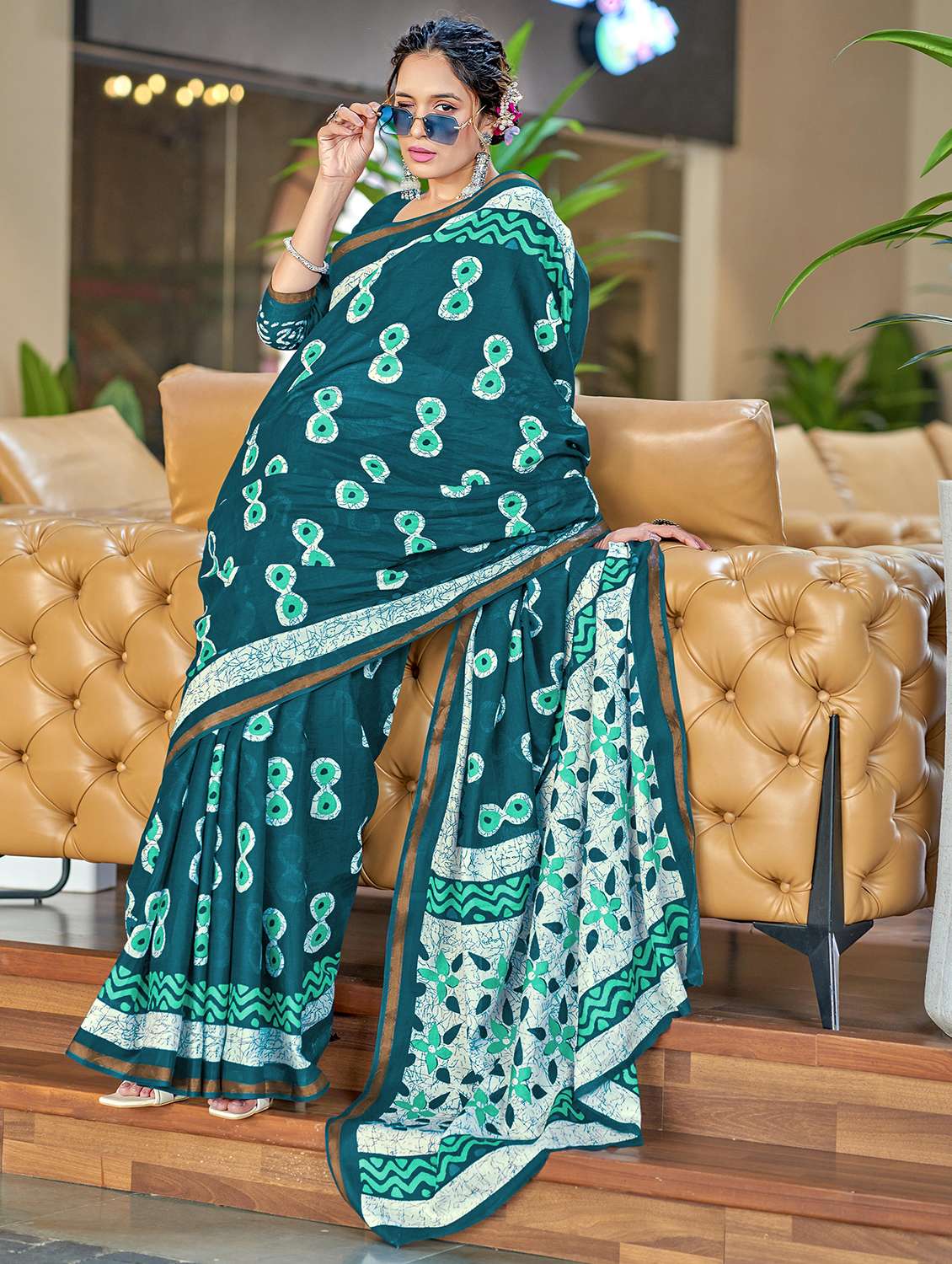 women printed casual wear saree with blouse - 21905388 - Zoom Image - 0