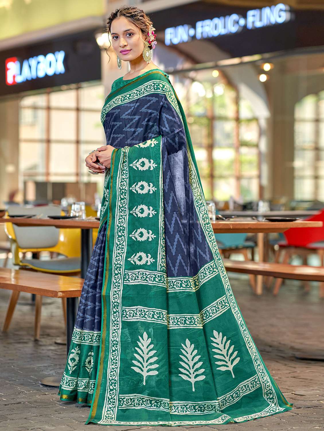 women printed casual wear saree with blouse - 21905391 -  Zoom Image - 0