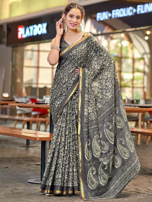 women printed casual wear saree with blouse - 21905398 -  Standard Image - 0