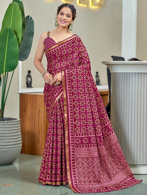 women printed casual wear saree with blouse - 21905405 - Standard Image - 0