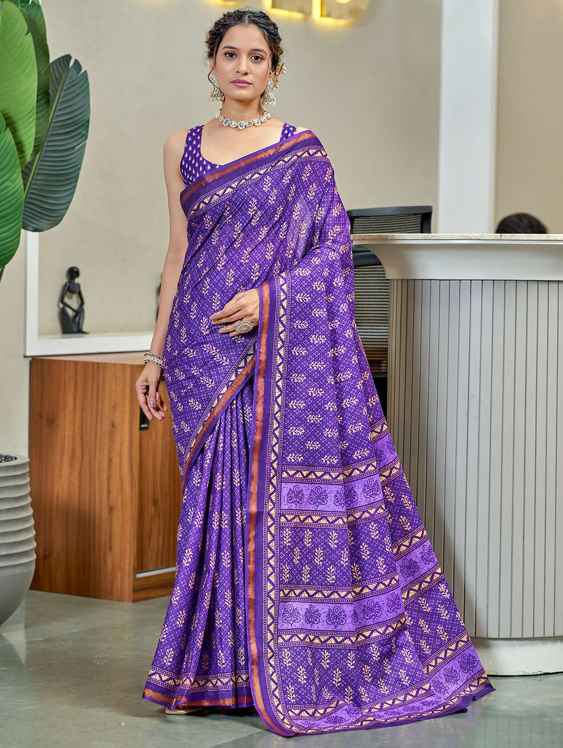 women purple printed saree with blouse - 21905410 - Zoom Image - 0