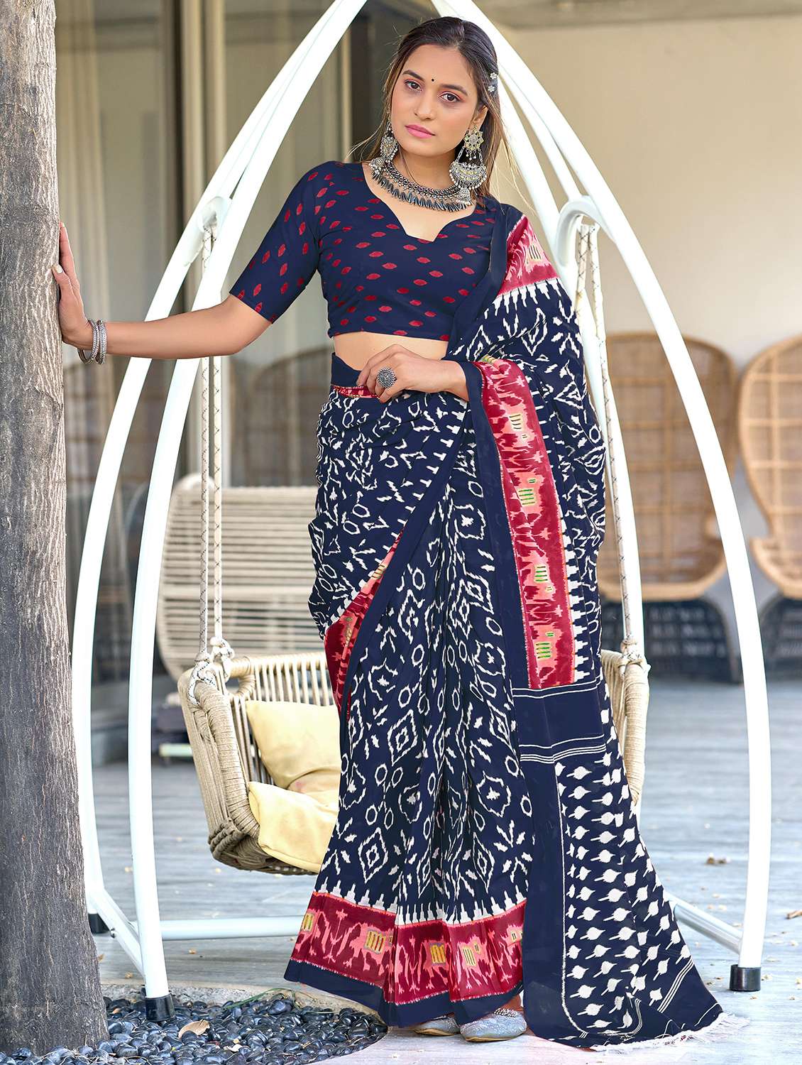 women blue ikat printed saree with blouse - 21905421 - Zoom Image - 0