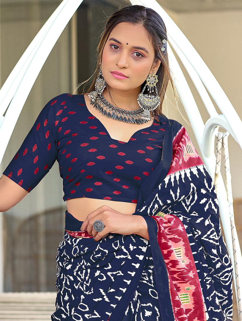 women blue ikat printed saree with blouse - 21905421 - Standard Image - 3