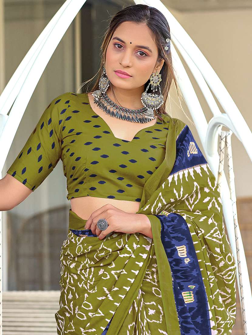 women green ikat printed saree with blouse - 21905422 - Standard Image - 3