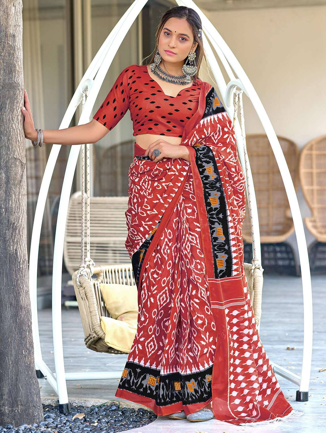 women red ikat printed saree with blouse - 21905424 - Zoom Image - 0