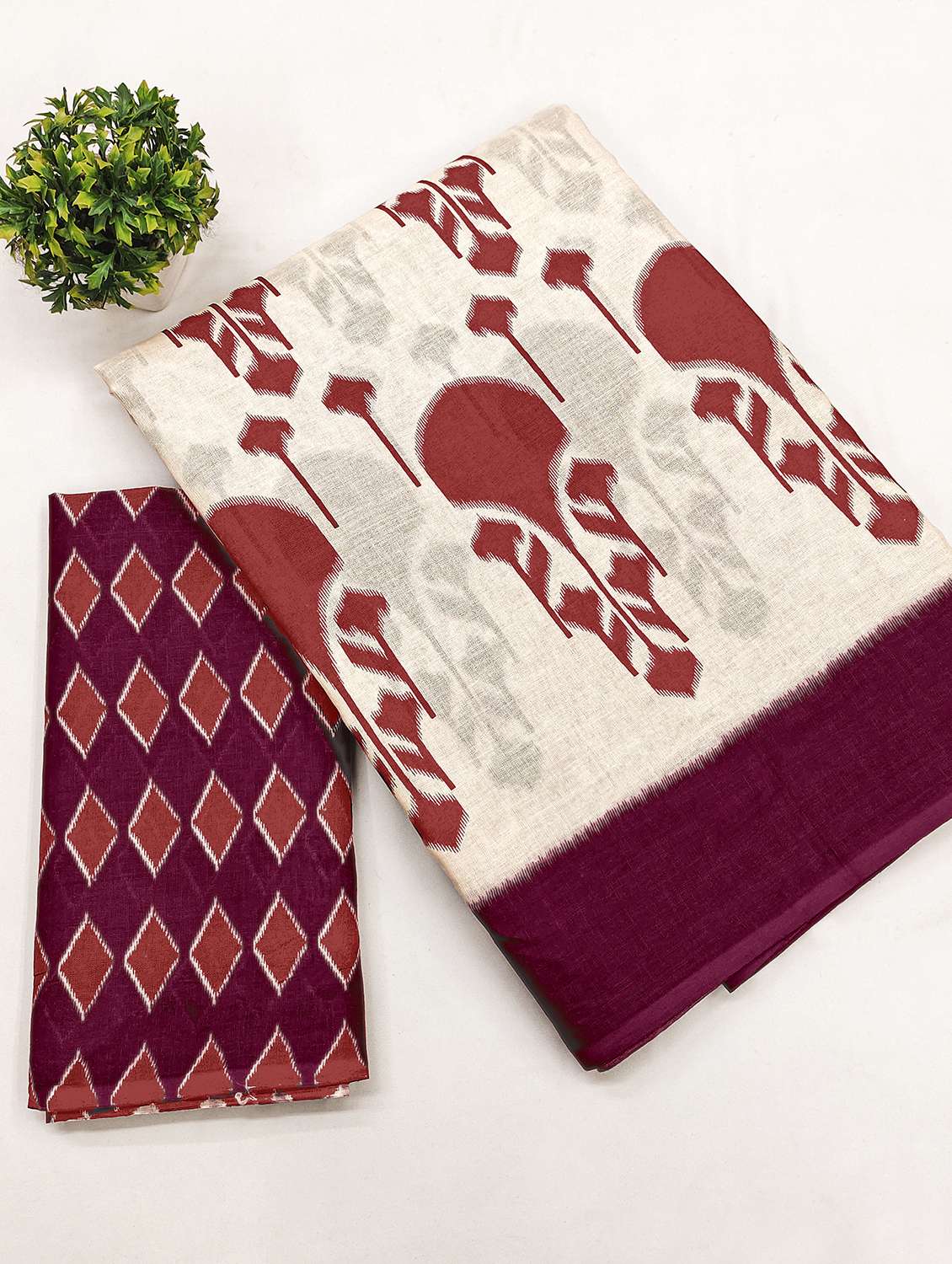 women ikat printed saree with blouse - 21905427 -  Standard Image - 3