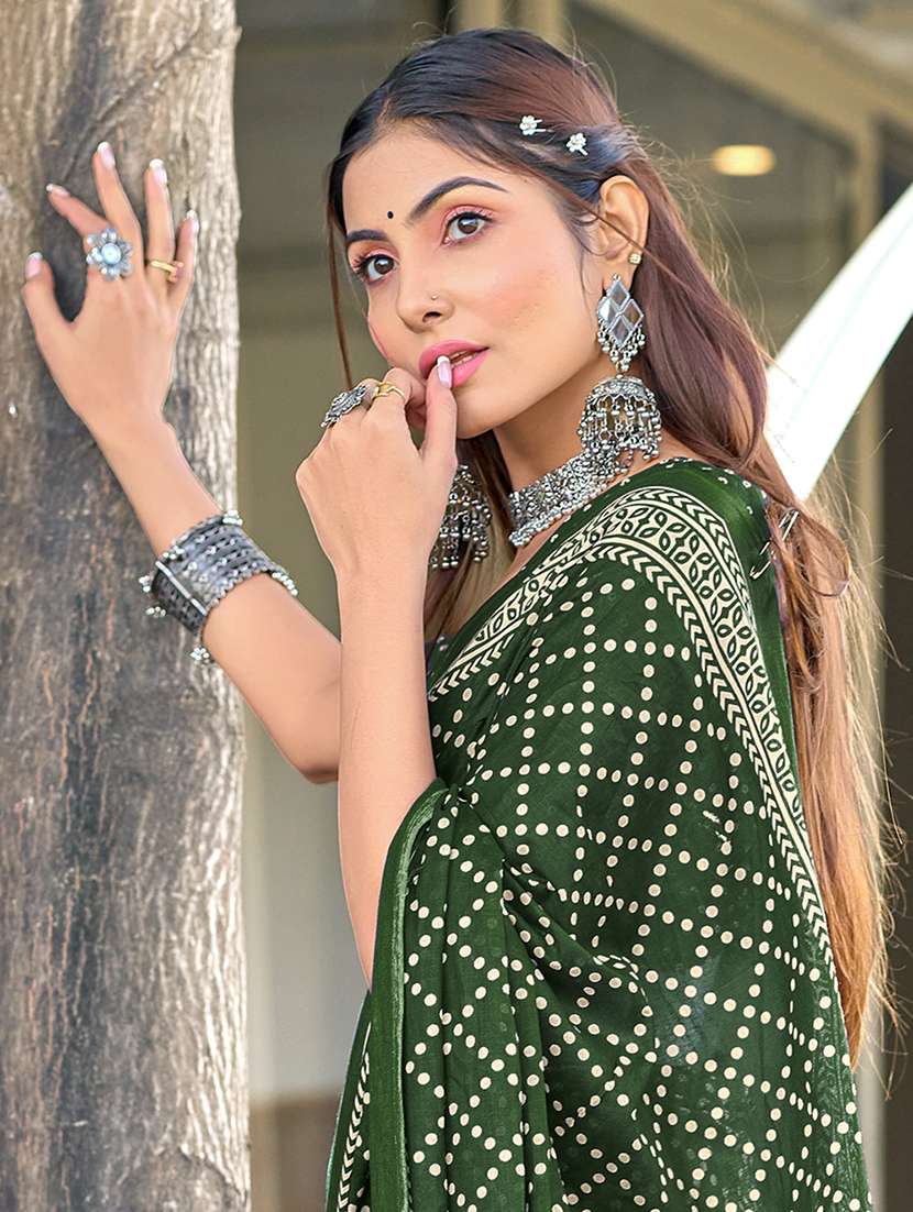 women green printed saree with blouse - 21905430 - Standard Image - 3