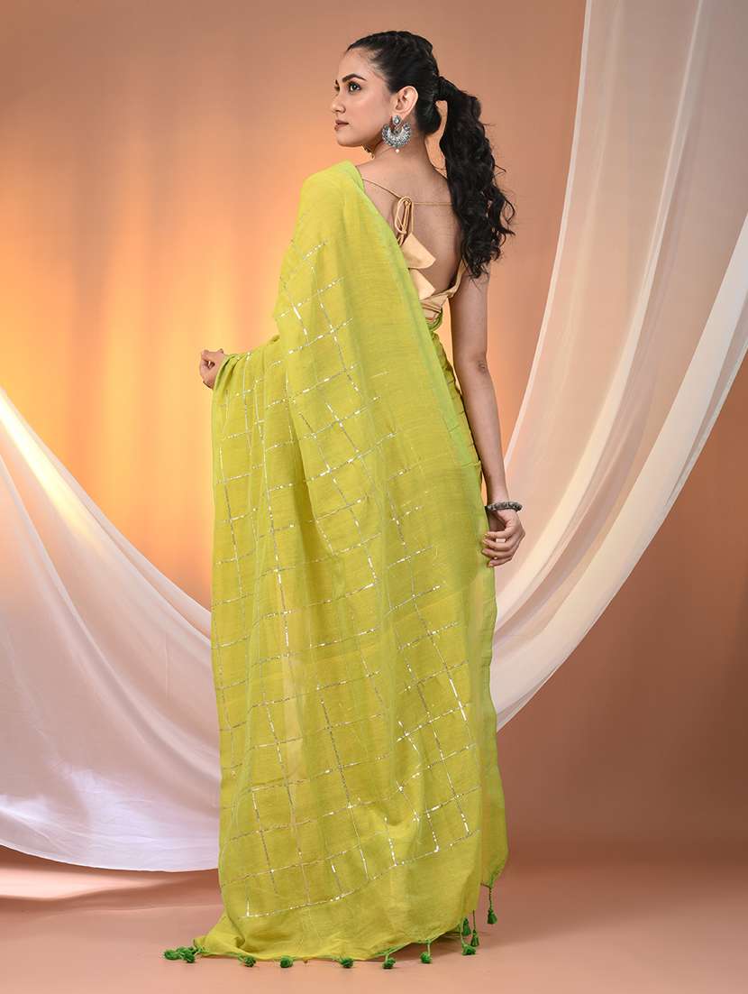 women checkered handloom saree with blouse - 21905580 - Standard Image - 3