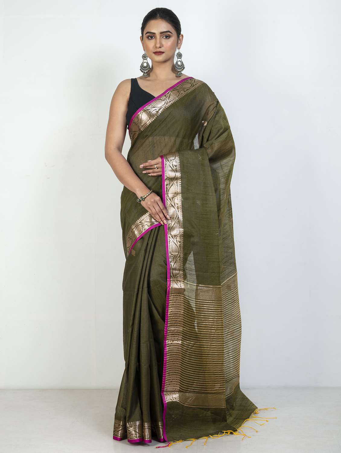 women self design bordered saree with blouse - 21905682 -  Zoom Image - 0