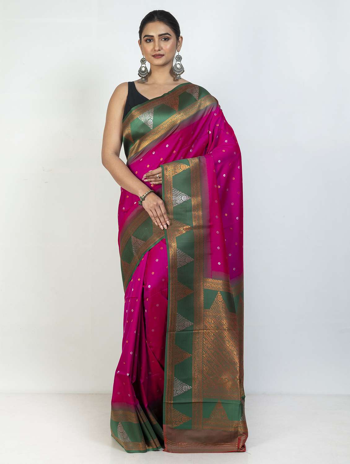 women self design bordered saree with blouse - 21905695 - Zoom Image - 0