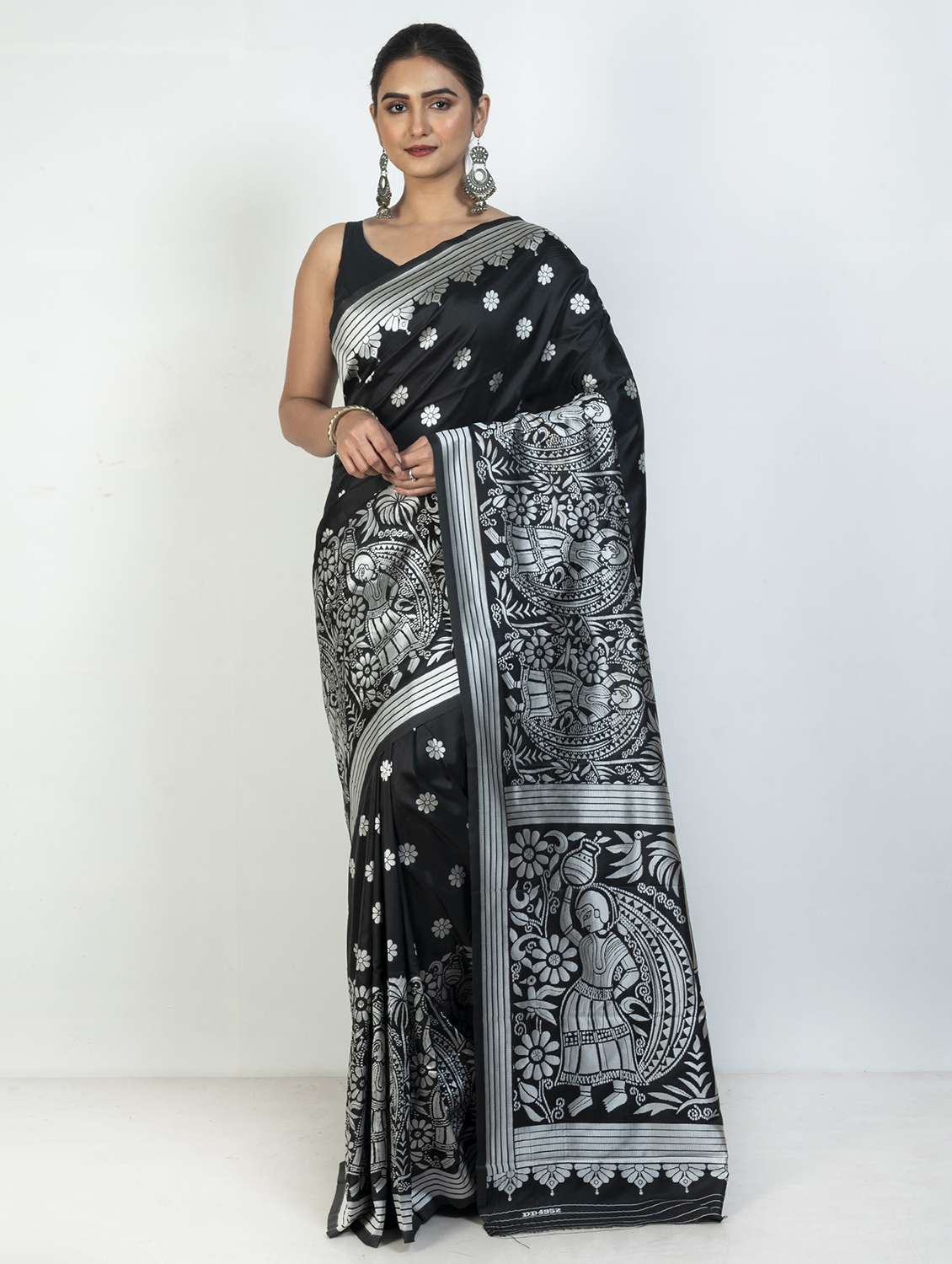 women self design banarasi saree with blouse - 21905698 -  Zoom Image - 0