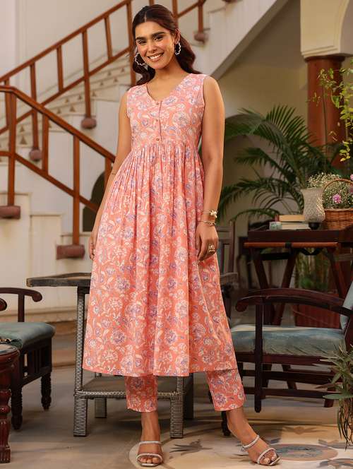 women floral printed v neck kurta pant set - 21906149 -  Standard Image - 0