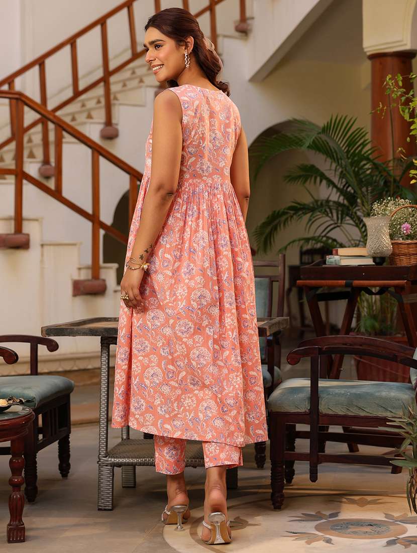 women floral printed v neck kurta pant set - 21906149 - Standard Image - 3