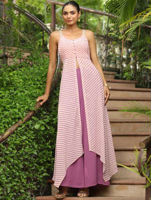 women lavender striped sleeveless kurta palazzo set