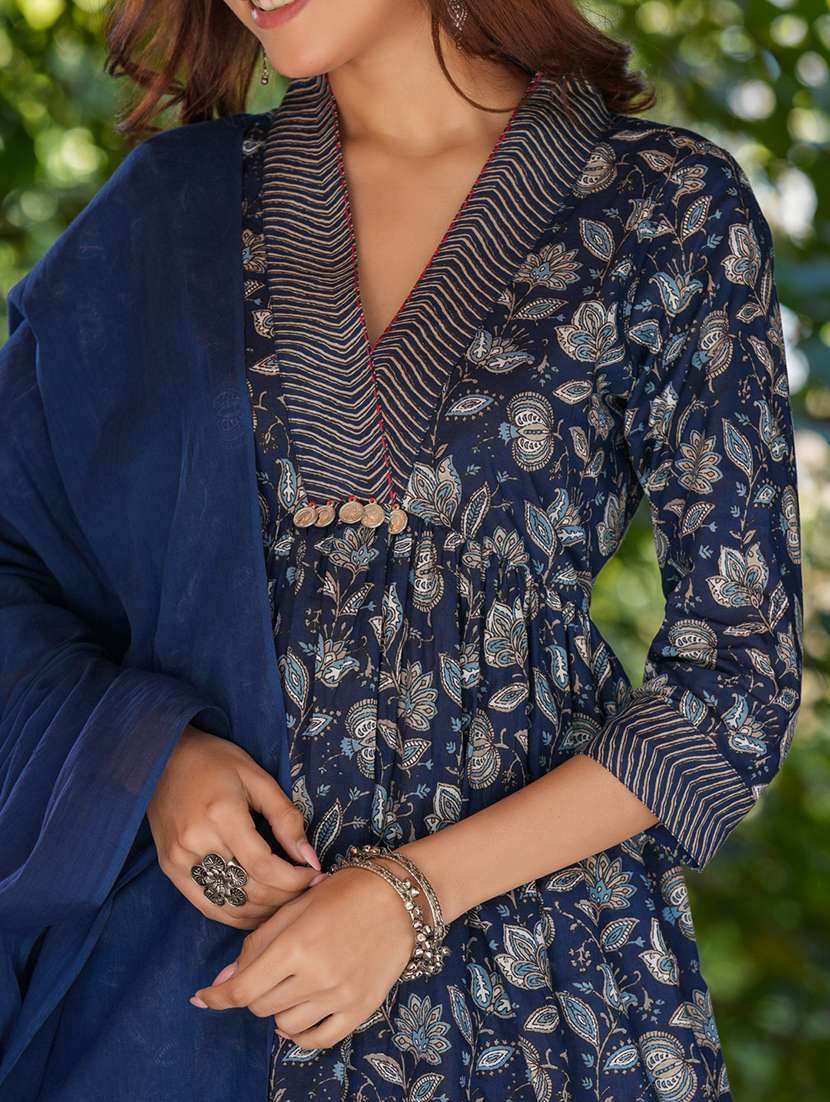 women three quarter sleeve kurta pant with dupatta set - 21906182 -  Standard Image - 5