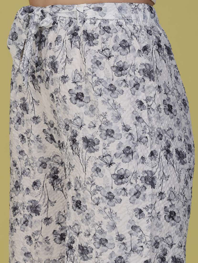 women floral printed mid rise relaxed fit capri - 21907875 -  Standard Image - 5