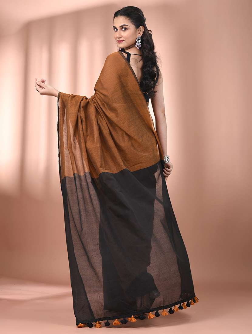 women solid handloom saree with blouse - 21908379 - Standard Image - 3