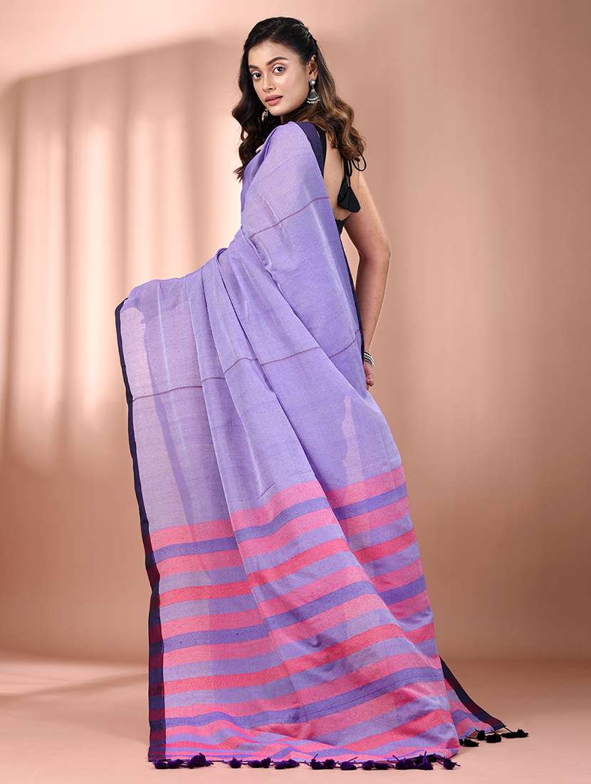 women striped handloom saree with blouse - 21908385 -  Standard Image - 3