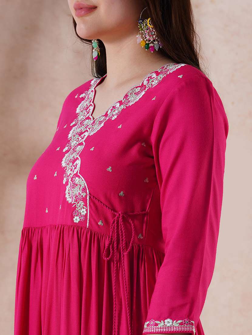 Globus Women Pink Embroidered Scalloped V Neck Tie Up Detail Tiered A Line Midi Festive Dress
