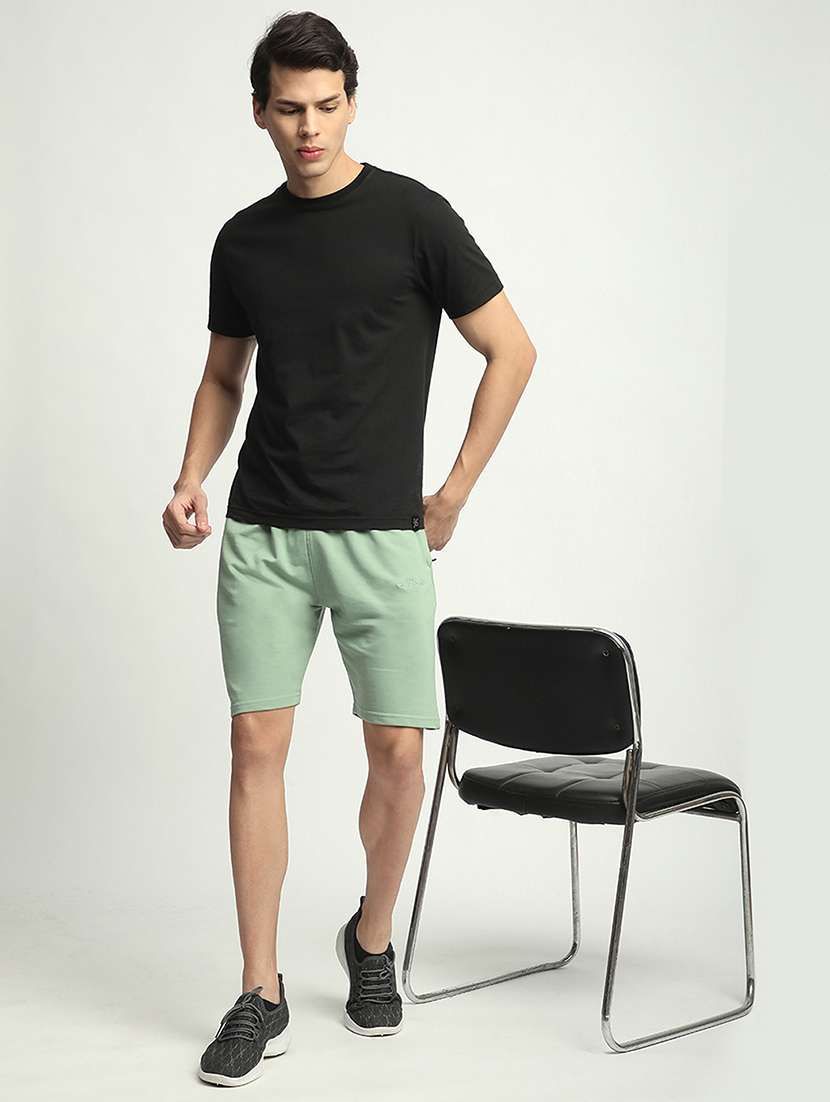 men solid mid rise regular fit shorts - 21908549 - Standard Image - 5