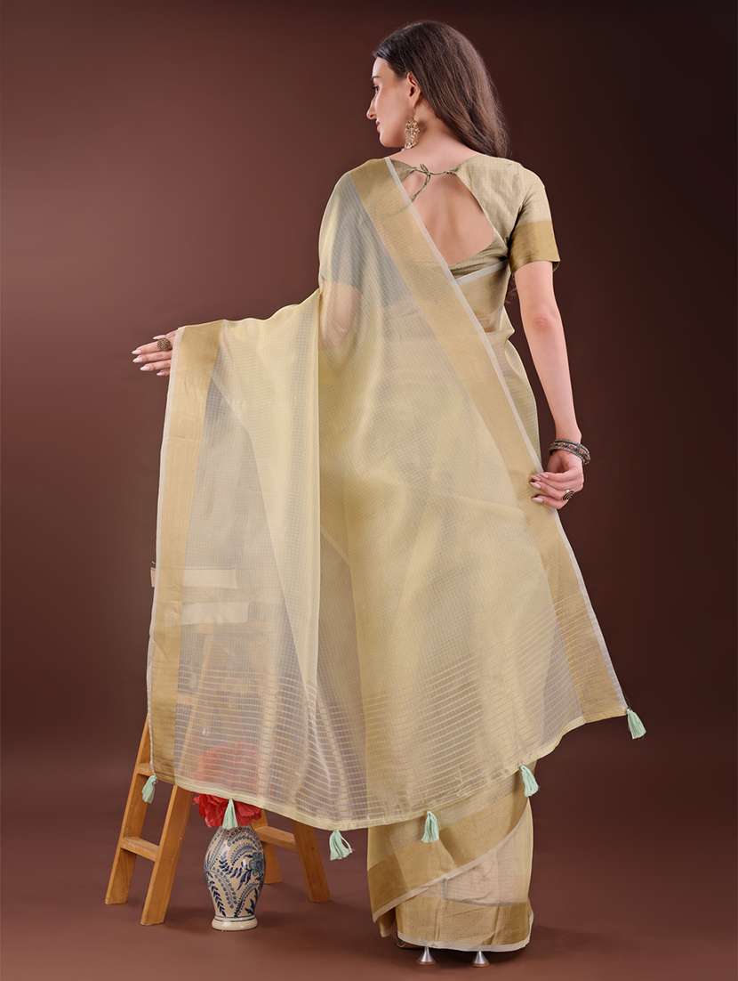 women solid with bordered saree with blouse - 21909372 -  Standard Image - 3
