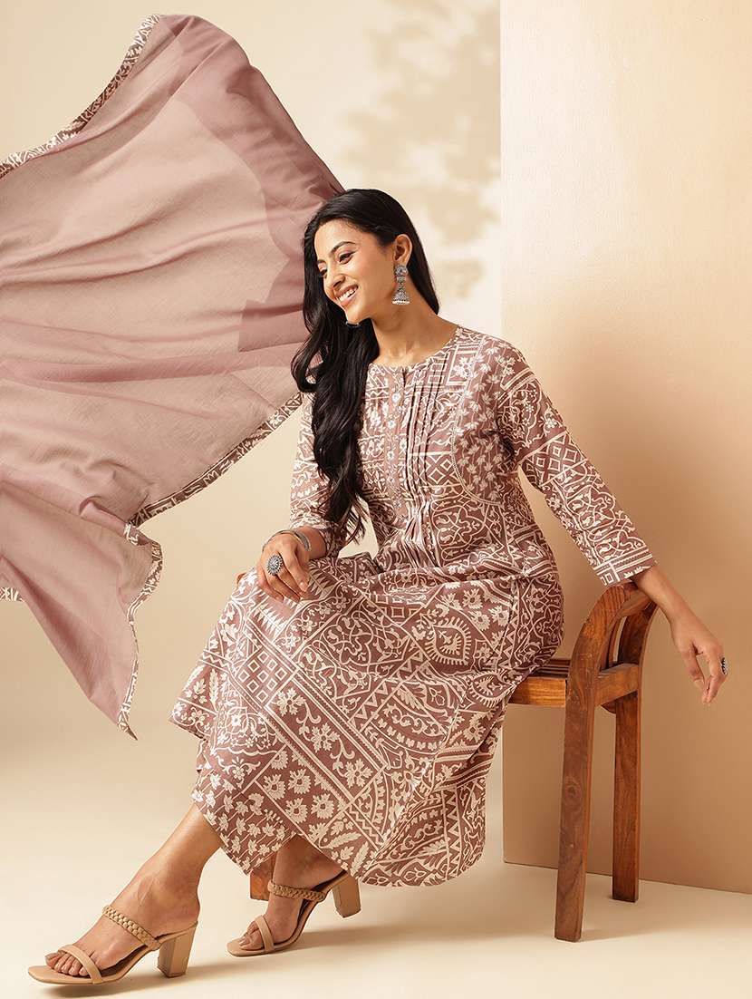 women three quarter sleeve kurta palazzo with dupatta set - 21909931 - Standard Image - 3