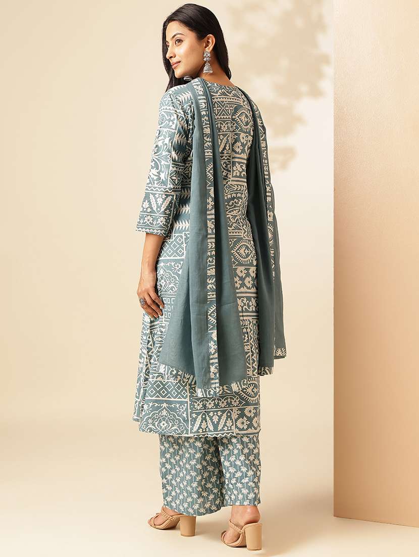 women three quarter sleeve kurta palazzo with dupatta set - 21909932 - Standard Image - 3