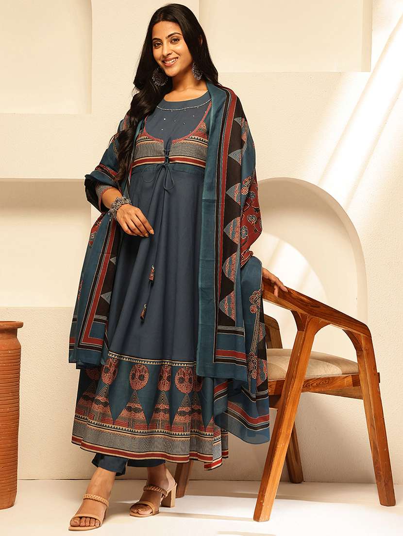 women three quarter sleeve anarkali kurta pant with dupatta set - 21909939 - Zoom Image - 0
