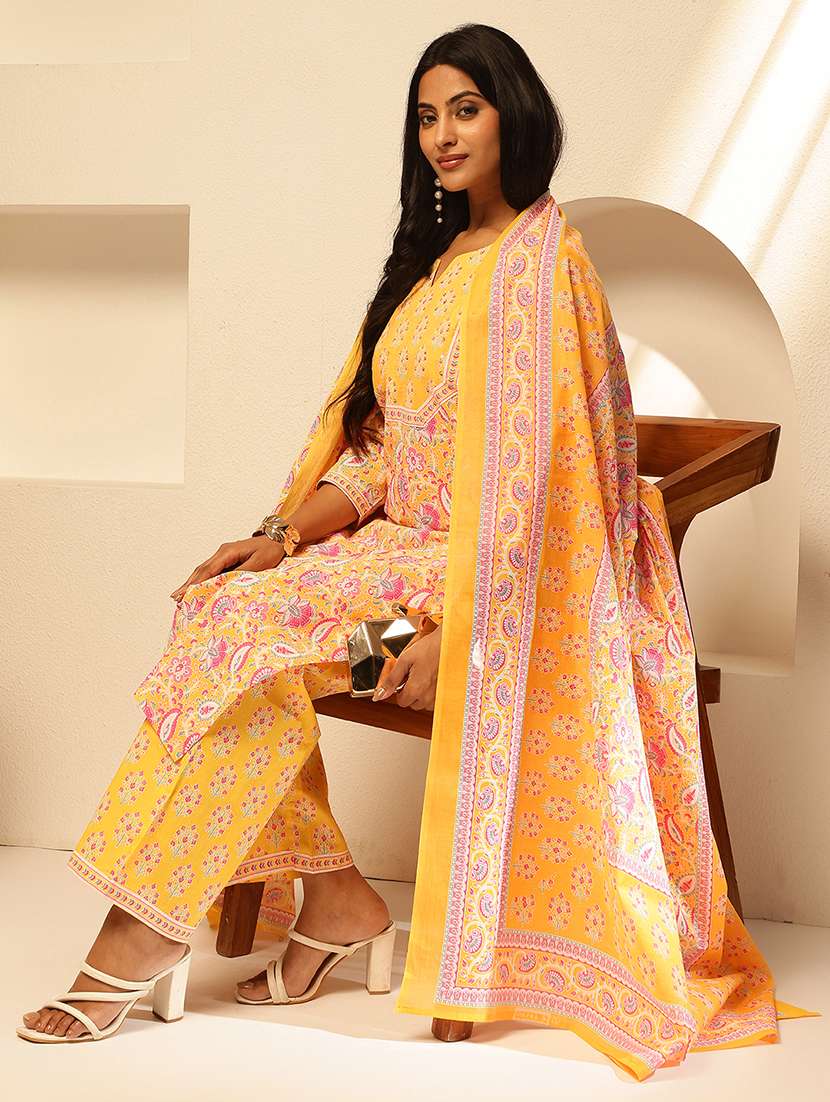 women three quarter sleeve kurta palazzo with dupatta set - 21909941 -  Standard Image - 3