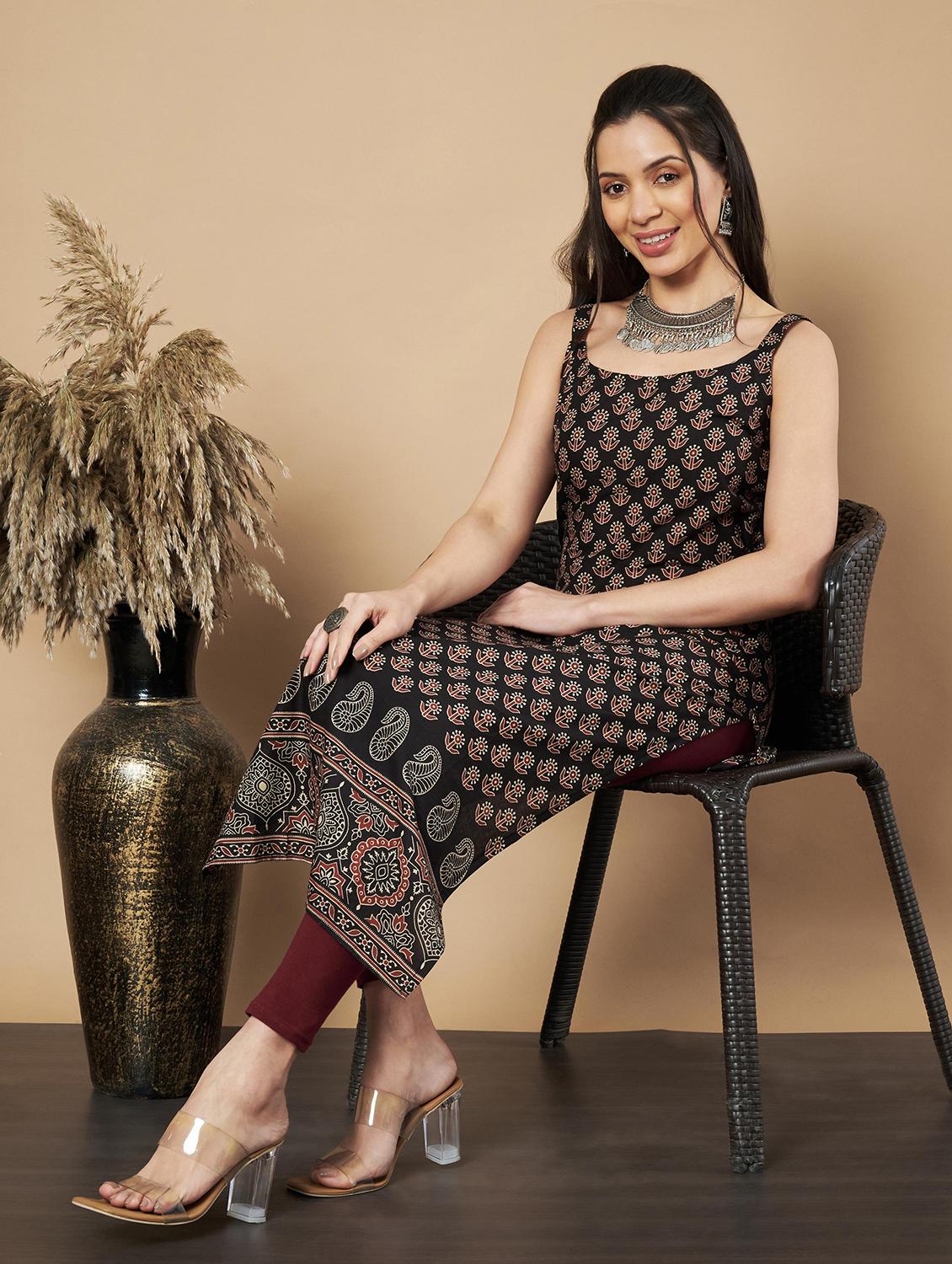 women floral printed sleeveless straight kurta - 21910393 -  Zoom Image - 0