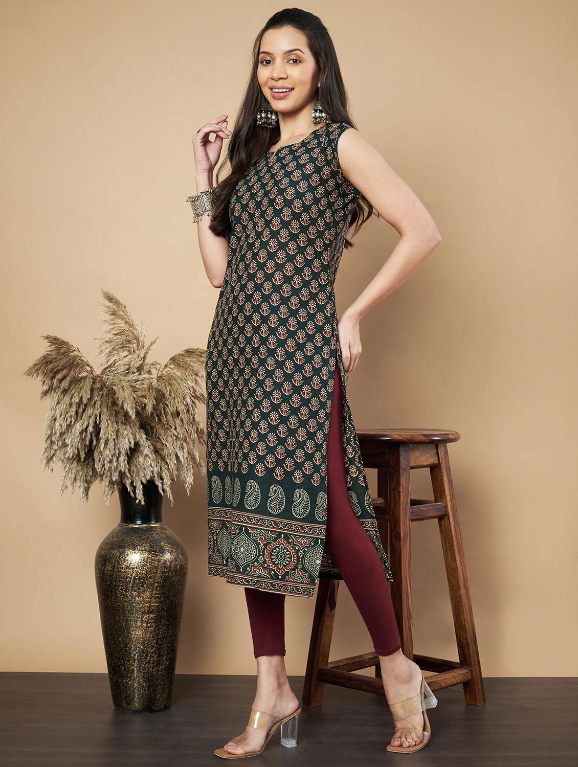 women floral printed sleeveless straight kurta - 21910397 - Zoom Image - 0