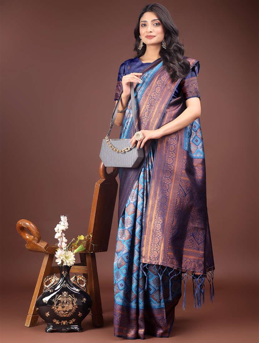 women self design bordered saree with blouse - 21911532 -  Standard Image - 3