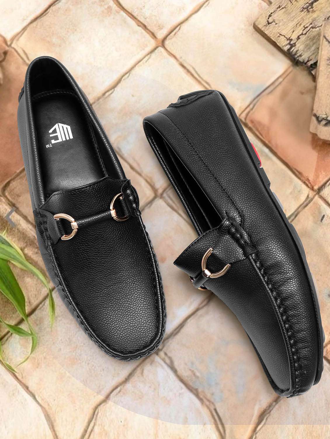 men black solid horsebit loafer